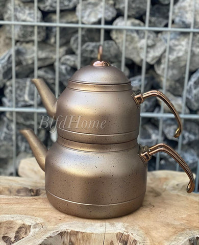 Teekanne in Kupferfarbe mit Metall Griff
