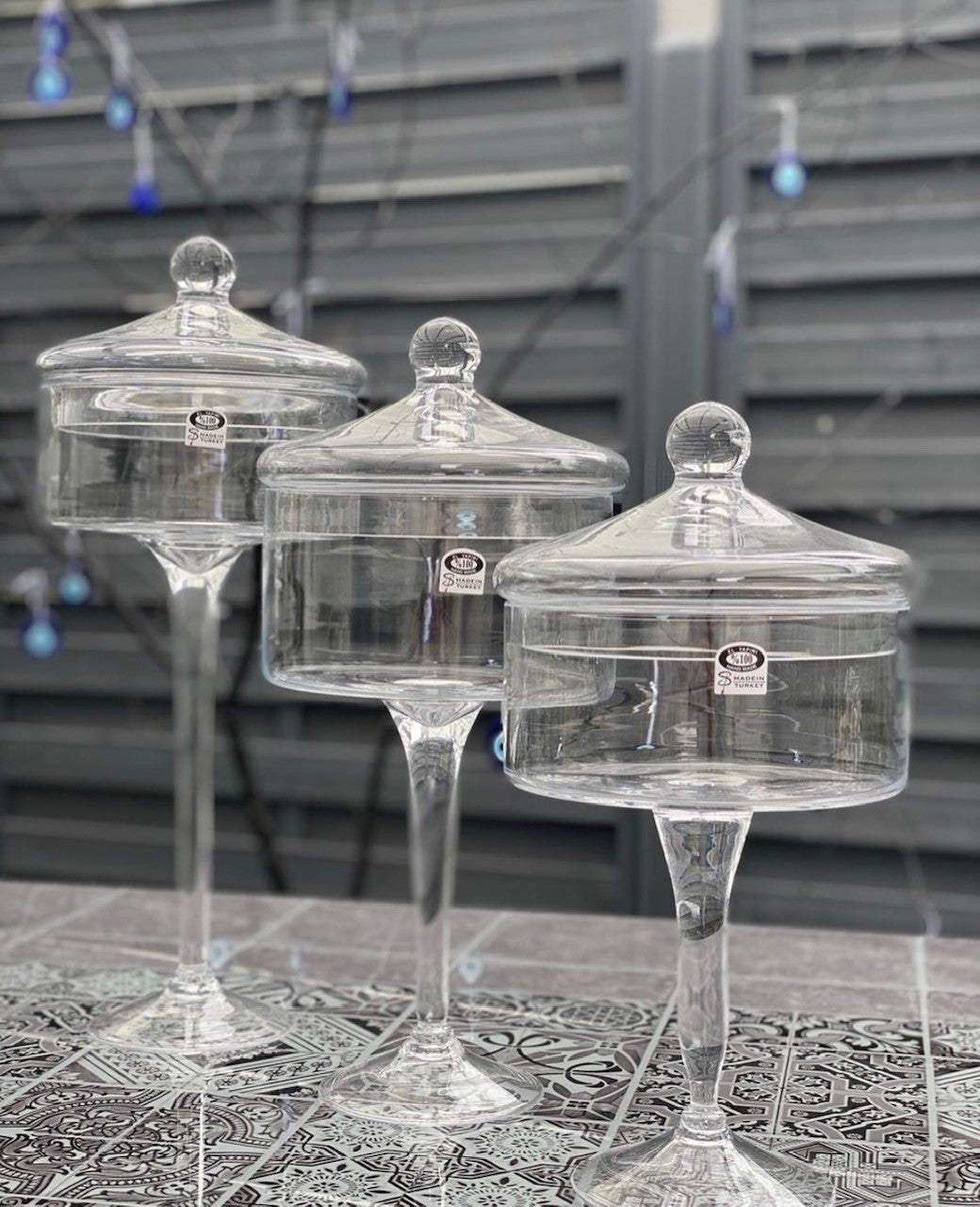 Glasschale auf Fuß mit Deckel – BlfdHome